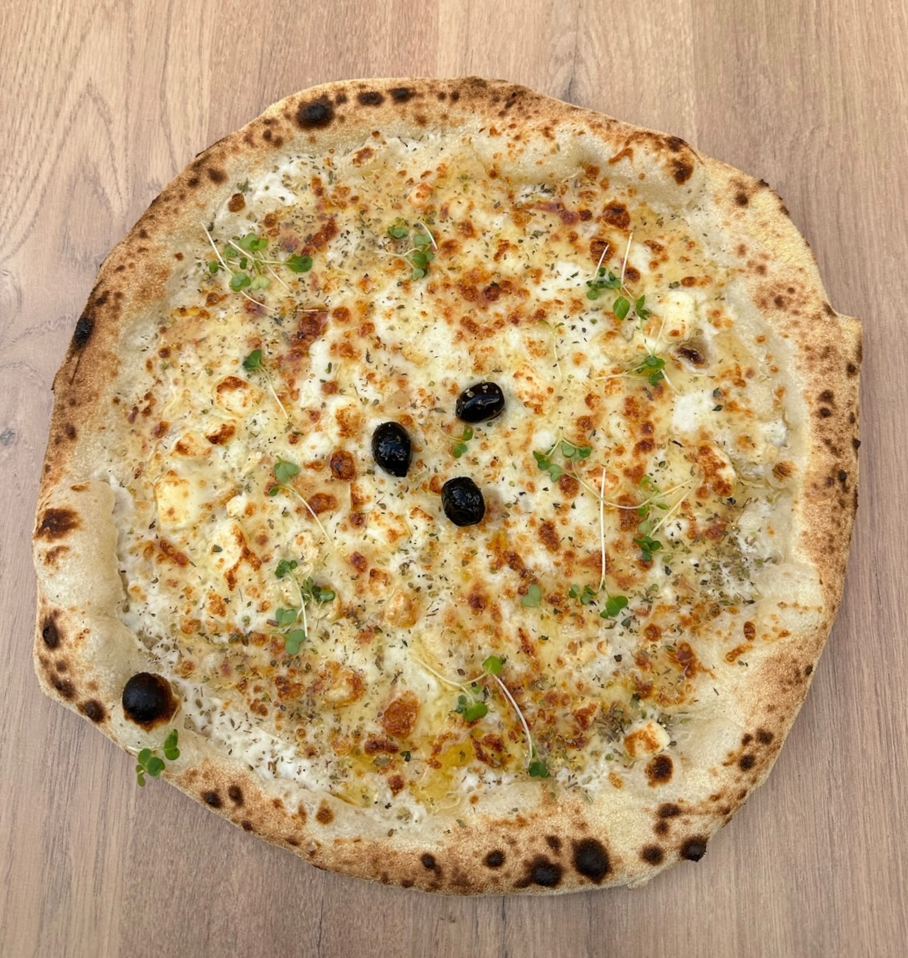 Les amateurs de sucrés salés vous êtes la ? 🌼
🤍 Chèvre
🐝 Miel corse
☁️ Fior di latte
⚡️Emmental
📞 06 74 21 25 98
📍 109 rue pascal 83000 Toulon
🌐 www.pizzalabottega