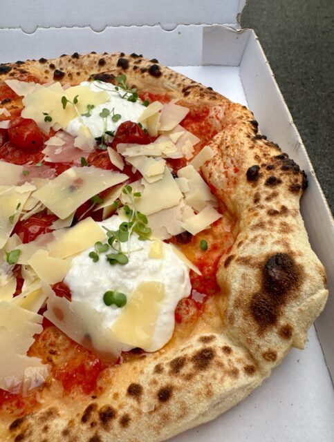 L’attente touche à sa fin… Votre pizza préférée revient ce vendredi, Nous avons hâte de vous retrouver et de vous régaler à nouveau. ❤️‍🔥

📞 06 74 21 25 98 
📍 109 rue pascal 83000 Toulon 
🌐 www.pizzalabottega.fr