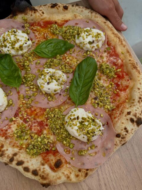 Bonne nouvelle : on est ouverts tous les jours fériés de mai ! oui, même quand tout est fermé ⚡️

📞 06 74 21 25 98 
📍 109 rue pascal 83000 Toulon 
🌐 www.pizzalabottega.fr