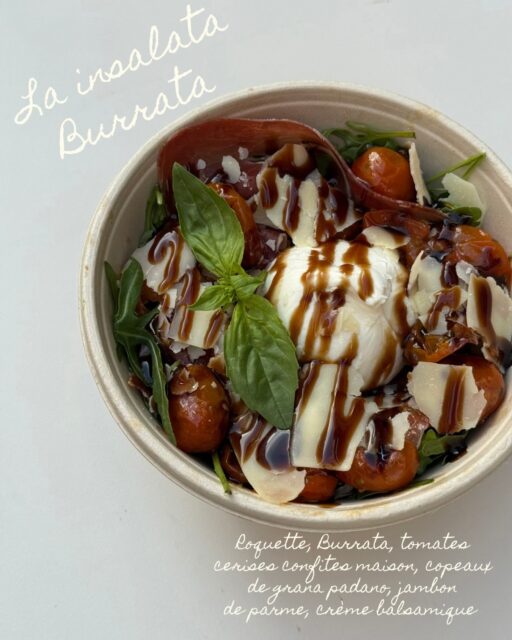 ALERTE CANICULE 🥵
Quand le thermomètre s’affole, il n’y a qu’une seule solution : fraîcheur, gourmandise et soleil dans l’assiette !
Découvrez notre Insalata Burrata 🤍
✨ Burrata crémeuse
🍅 Tomates cerises confites
🧀 Copeaux de Grana Padano
🥓 Jambon de Parme
🍇 Crème balsamique
🌱 Roquette